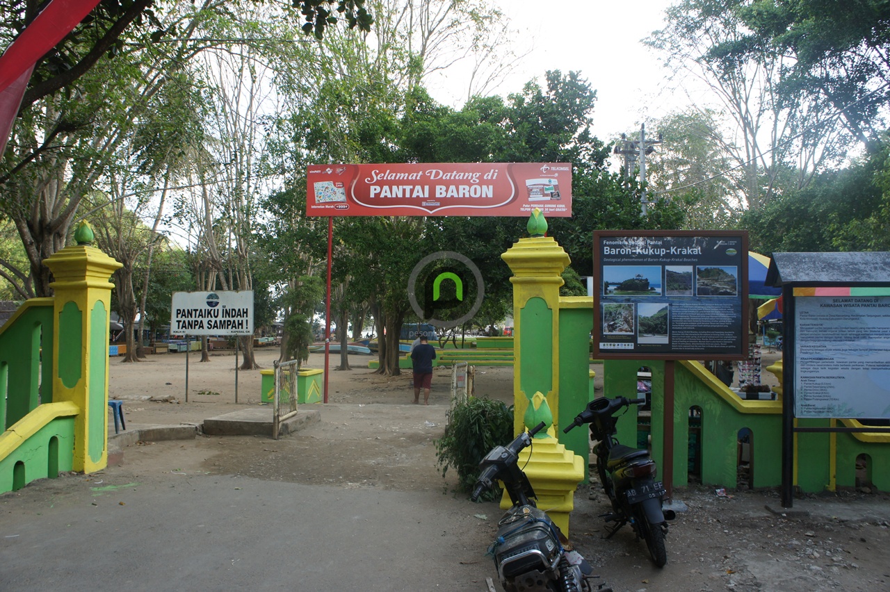 ‘gunung_kidul_pantai_baron_gerbang