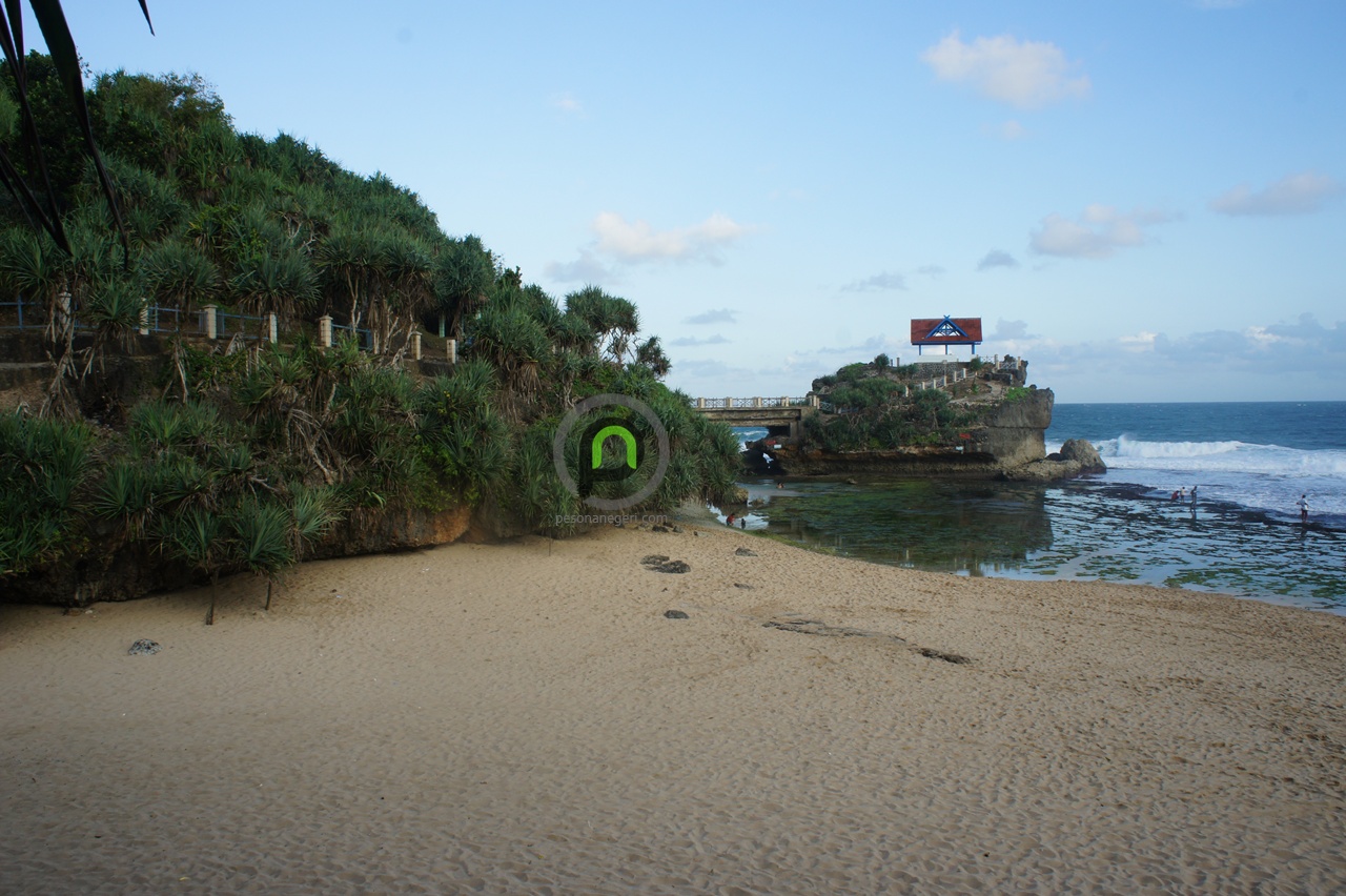 ‘gunung_kidul_pantai_kukup_pantai