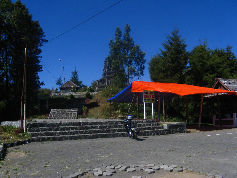 pesona_alam_dieng_candi_bima