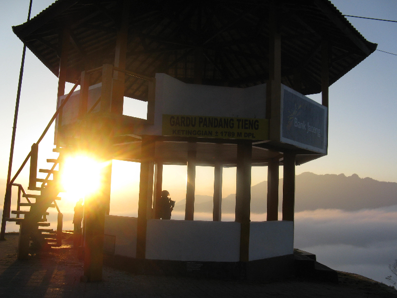 pesona_alam_dieng_gardu_pandang