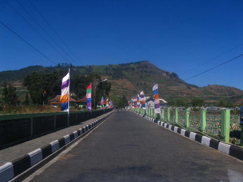 pesona_alam_dieng_gerbang_masuk_candi_arjuna