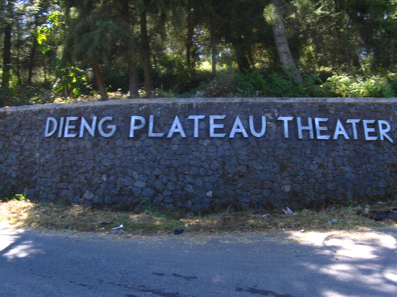 pesona_alam_dieng_kawasan_dieng_plateu_theatre