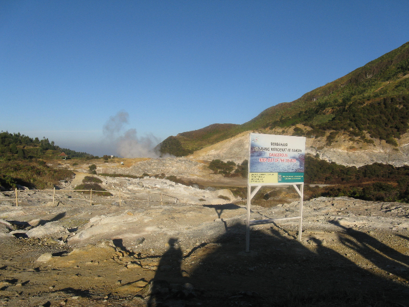 pesona_alam_dieng_kawasan_kawah_sikidang