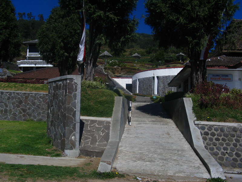 pesona_alam_dieng_museum_kailasa