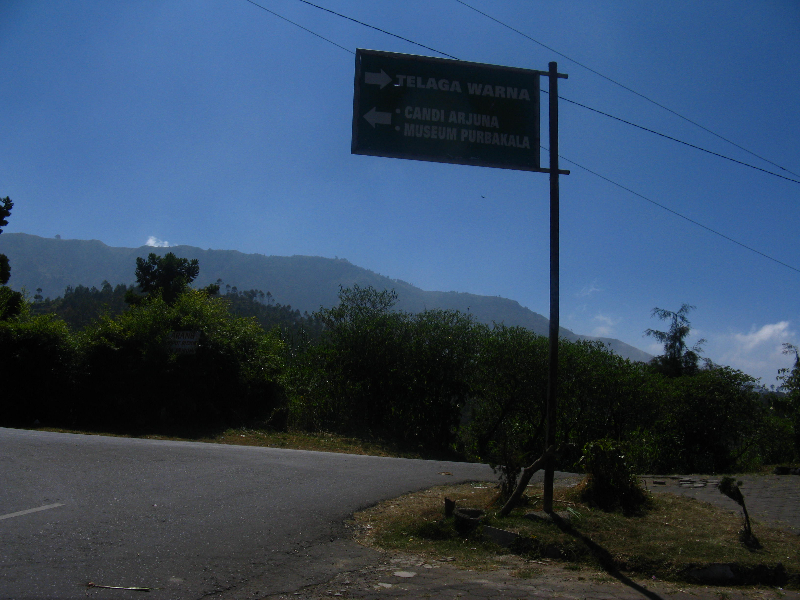 pesona_alam_dieng_penunjuk_arah