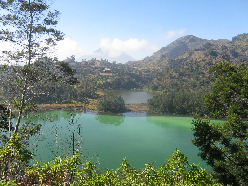 pesona_alam_dieng_telaga_warna_atas