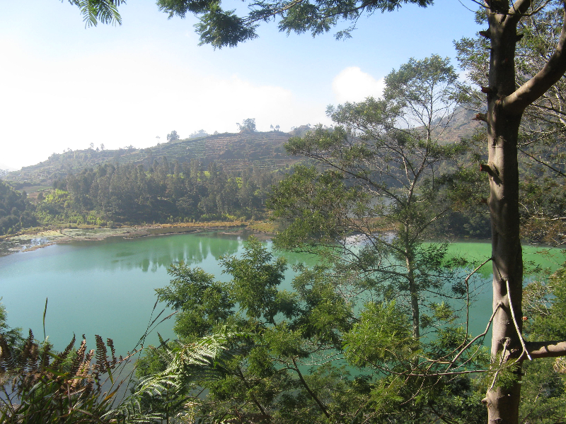 pesona_alam_dieng_telaga_warna_atas2