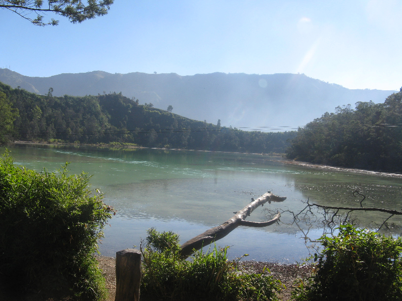 pesona_alam_dieng_telaga_warna_bawah