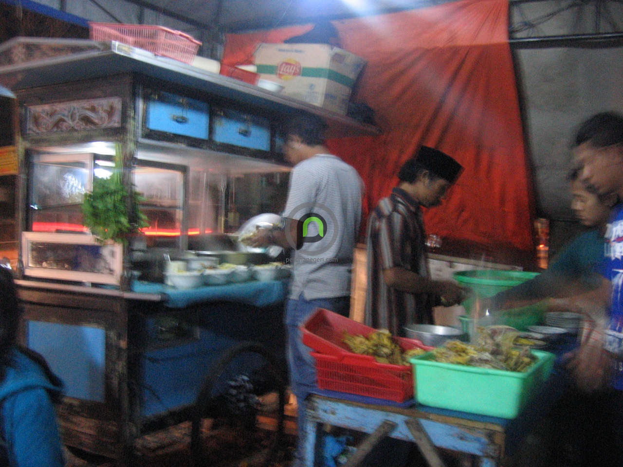 ‘batu_soto_ayam_cak_mat_suasana2