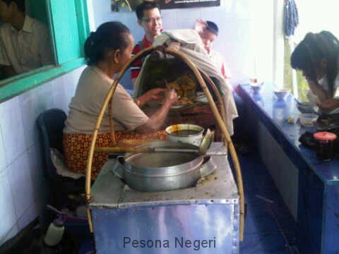 blitar_sop_ayam_bu_murti_bakul