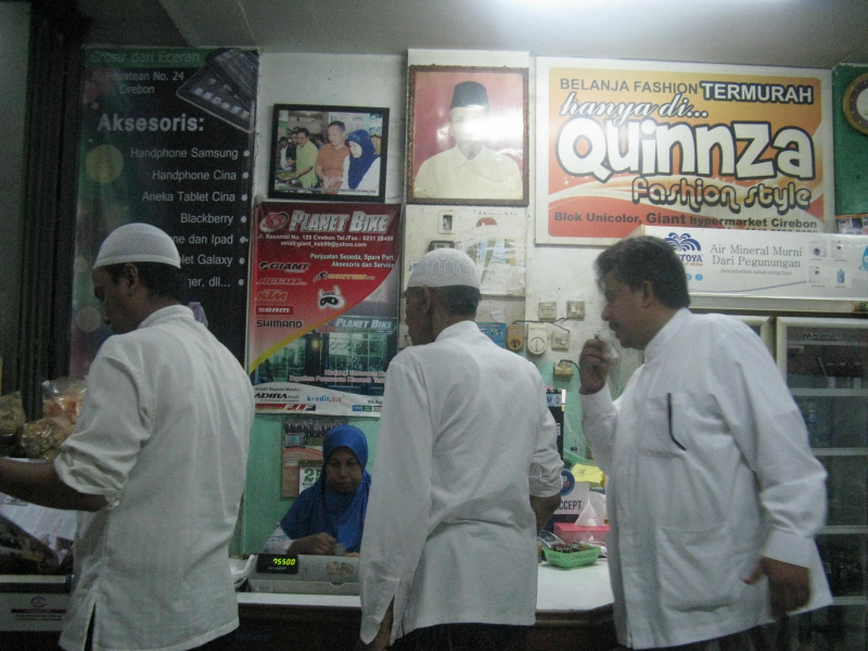 ‘cirebon_nasi_jamblang_mang_dul_suasana2