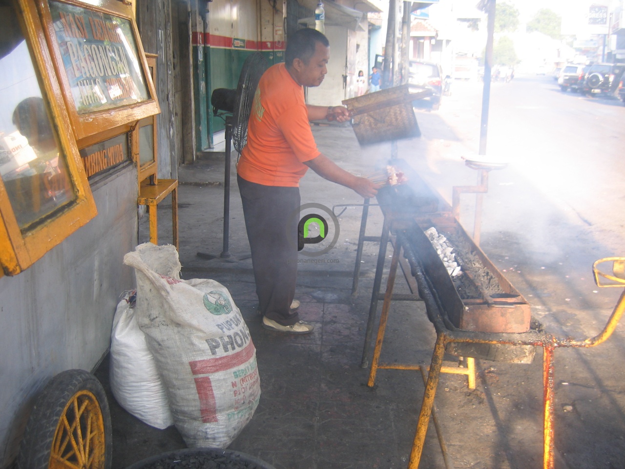 ‘cirebon_nasi_lengko_haji_barno_sate2