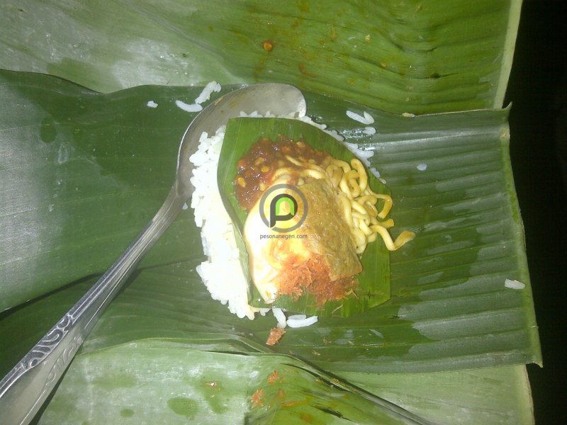 ‘denpasar_nasi_jinggo_thamrin_daging_pedas