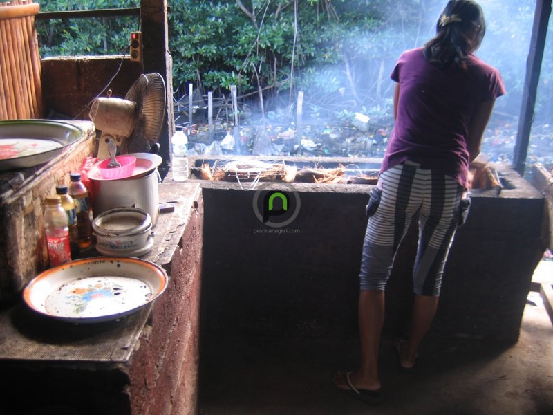 ‘serangan_ikan_bakar_pasir_putih_bakaran2