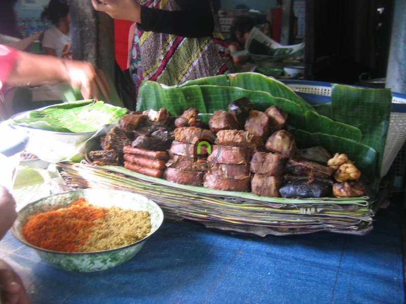 ‘gresik_nasi_krawu_bu_tiban_lauk2