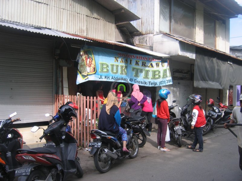 ‘gresik_nasi_krawu_bu_tiban_parkir2