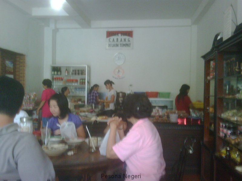 kediri_soto_ayam_pakelan_suasana2