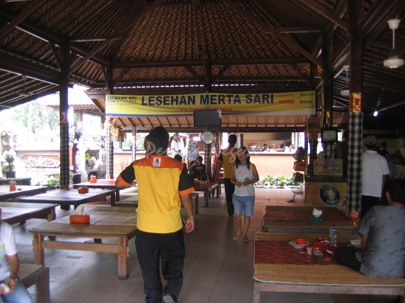 ‘klungkung_sate_lilit_merthasari_lesehan