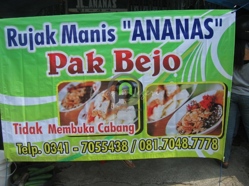 ‘malang_rujak_manis_ananas_pak_bejo_papan_nama