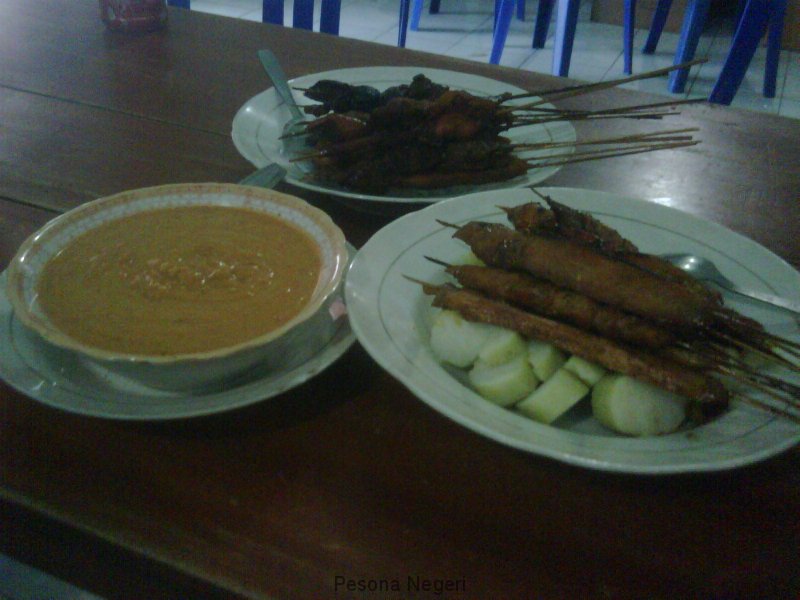 ponorogo_sate_ayam_h_tukri_sobikun_sate_ayam2