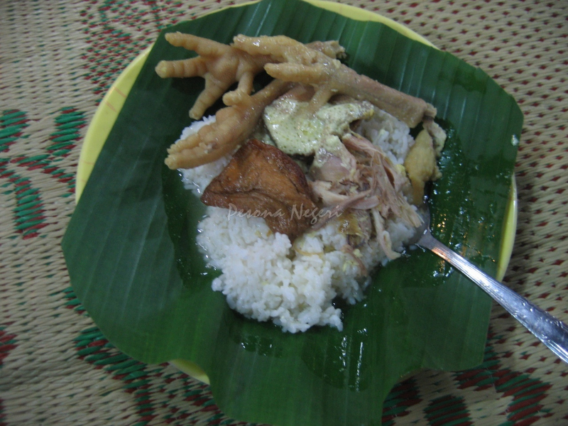 ‘semarang_nasi_ayam_pojok_matahari_ibu_sami_nasi_ayam2