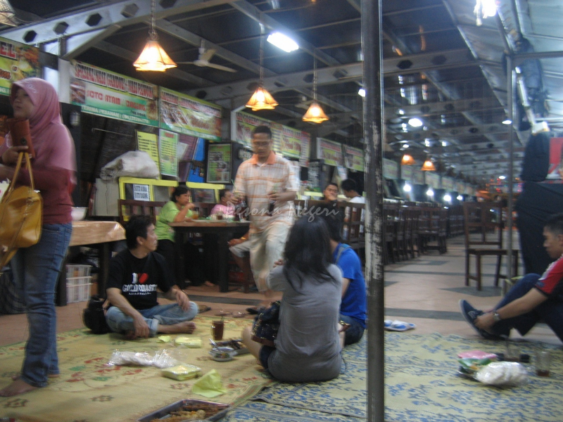 ‘semarang_nasi_ayam_pojok_matahari_ibu_sami_pujasera2