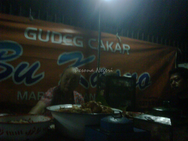 ‘solo_gudeg_ceker_bu_kasno_margoyudan_penjual