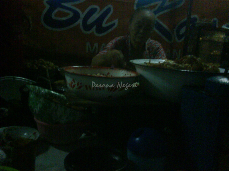 ‘solo_gudeg_ceker_bu_kasno_margoyudan_penjual2’