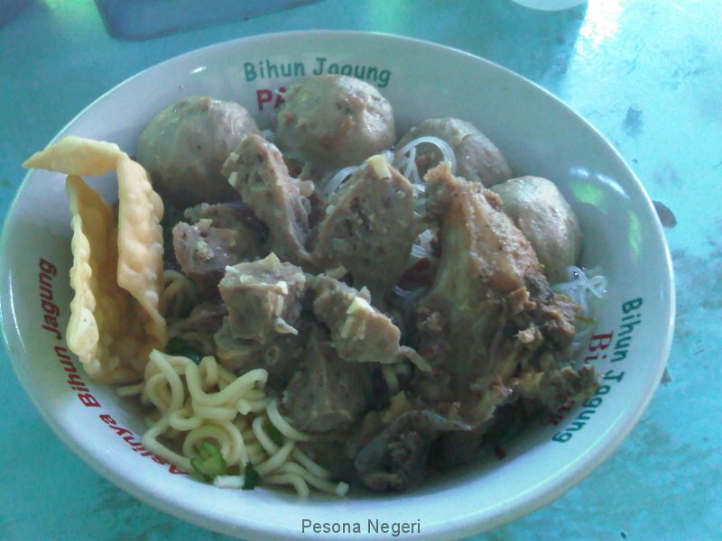 wonogiri_mie_ayam_bakso_gajah_mungkur_bakso